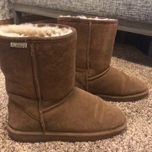 BEARPAW tan boots